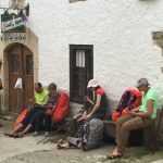 Descubre la mejor guía para el Camino de Santiago: consejos y recomendaciones para el peregrino cons...